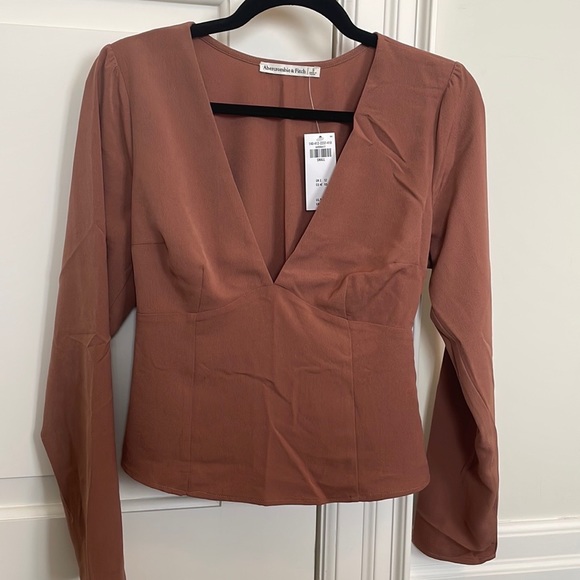 Long-Sleeve Deep-V Top - Picture 5 of 10